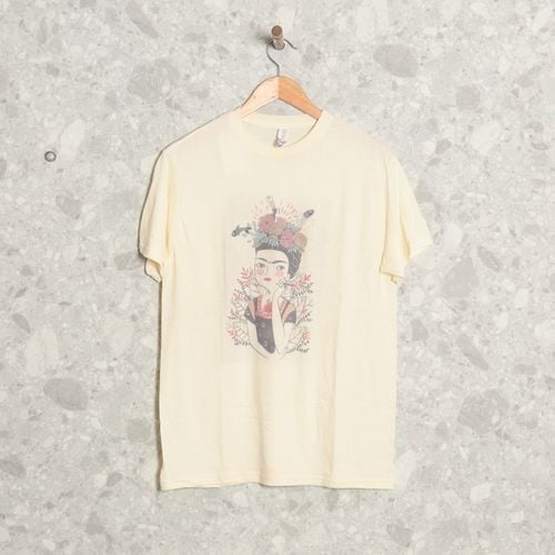 t shirt amarela clara artsy 139206752?action_source=69532&ref=home_home&rsp=1&rspix=1