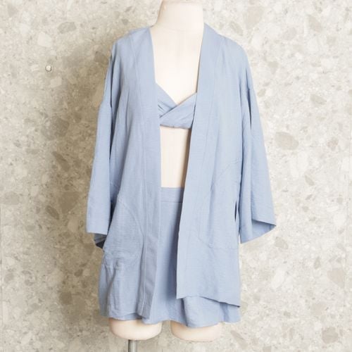conjunto top saia e kimono azul 147205480?action_source=76037&ref=home_home&rsp=1&rspix=1