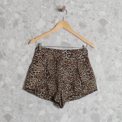 short creme animal print zara 141025435?action_source=70754&ref=home_home&rsp=1&rspix=1