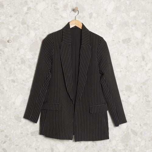 blazer preto listrado pop me 141182349?action_source=72668&ref=home_home&rsp=1&rspix=1