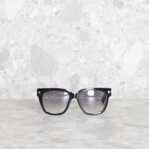 oculos preto givenchy 130501255?action_source=69532&ref=home_home&rsp=1&rspix=1