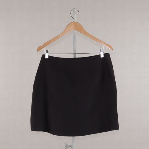 saia preta curta kaele 86681105?action_source=70358&ref=home_home&rsp=1&rspix=1