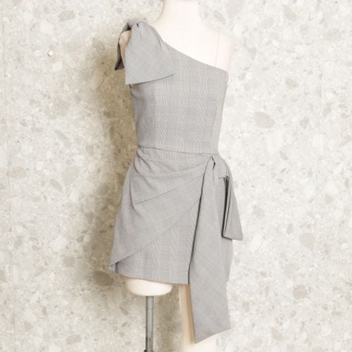 vestido cinza xadrez chicle 140211872?action_source=76037&ref=home_home&rsp=1&rspix=1