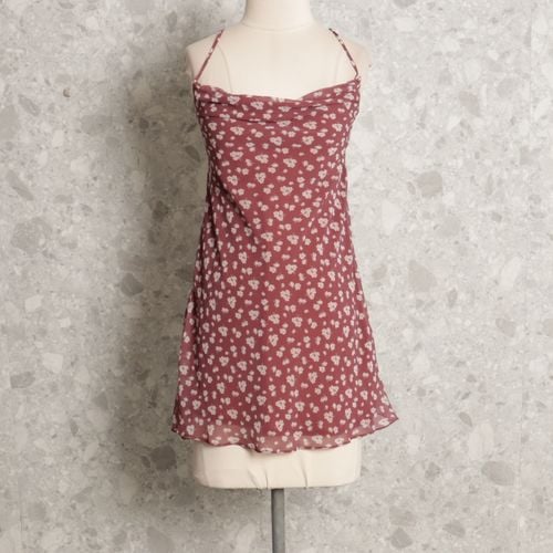 vestido floral bordo tres 140426240?action_source=70358&ref=home_home&rsp=1&rspix=1