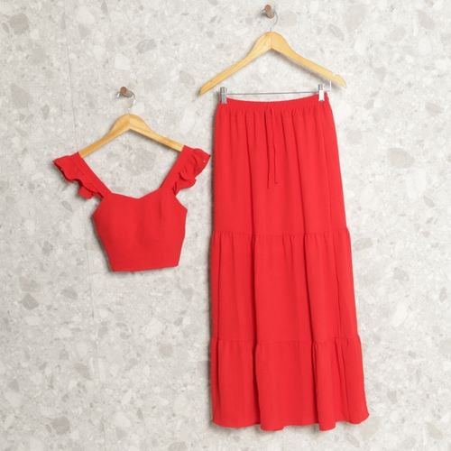 conjunto vermelho cropped e saia 137799258?action_source=69004&ref=home_home&rsp=1&rspix=1