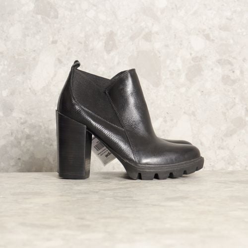 bota preta via paula comfort 129189734?action_source=69004&ref=home_home&rsp=1&rspix=1