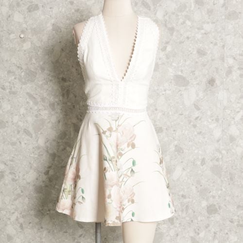 vestido branco floral lanca perfume 137223480?action_source=70096&ref=home_home&rsp=1&rspix=1