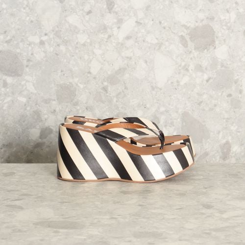 sandalia creme listrada okoko e abel 139219199?action_source=70096&ref=home_home&rsp=1&rspix=1