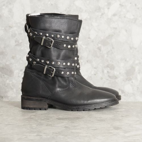 bota preta zara 141961107?action_source=71612&ref=home_home&rsp=1&rspix=1