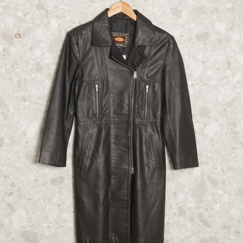 jaqueta preta kalline couros 136455532?action_source=69302&ref=home_enjoei_pro&rsp=1&rspix=1