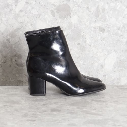 bota preta azzemell 133389173?action_source=66728&ref=home_home&rsp=1&rspix=1