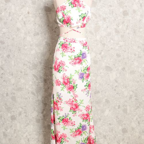 conunto cropped e saia branco floral inocente 127738029?action_source=62833&ref=home_home&rsp=1&rspix=1