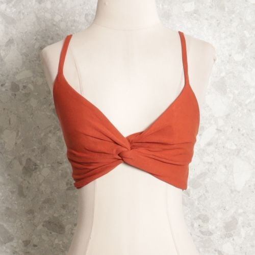 top vermelho chad lu 138410239?action_source=75241&ref=home_home&rsp=1&rspix=1