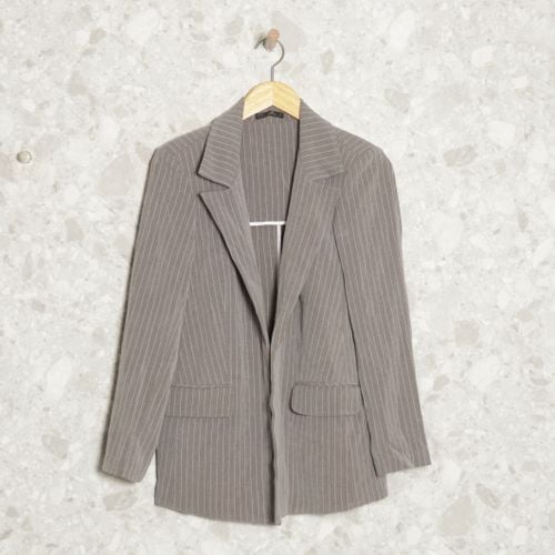 blazer cinza listrado lizie 141163263?action_source=71612&ref=home_home&rsp=1&rspix=1