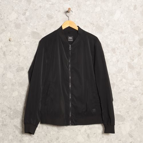casaco preto zara 137614136?action_source=69302&ref=home_enjoei_pro&rsp=1&rspix=1