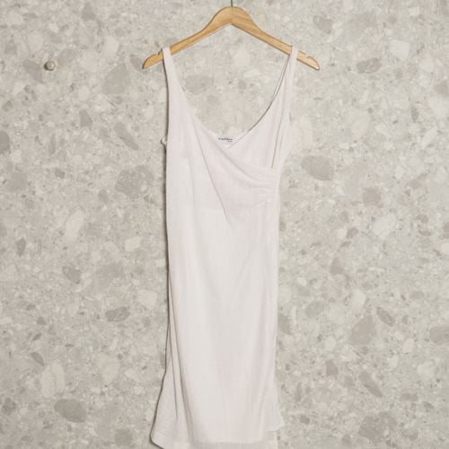 vestido branco callas 134844106?action_source=67322&ref=home_home&rsp=1&rspix=1