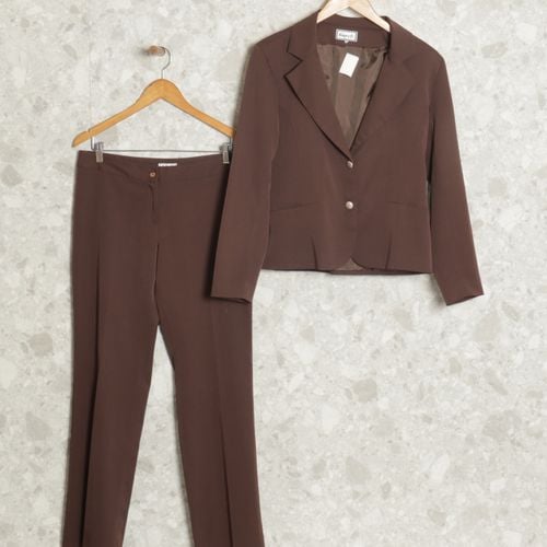 conjunto blazer e calca marrom barreds 130676339?action_source=69532&ref=home_home&rsp=1&rspix=1