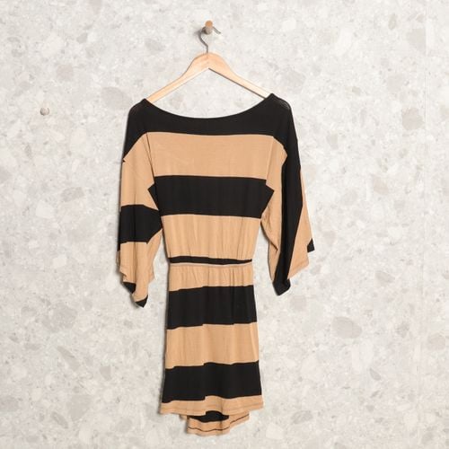 vestido bege listrado dress to 127353434?action_source=67322&ref=home_home&rsp=1&rspix=1