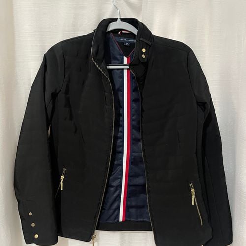 jaqueta tommy hilfiger feminina preta 147768611?action_source=31319&ref=home_home&rsp=1&rspix=1