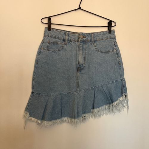saia jeans bershka cortada midi super tendencia nunca usada otimo estado 85846048?action_source=69599&ref=home_home&rsp=1&rspix=1