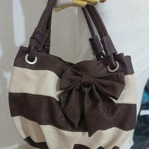 Bolsa De Mão Listrada Marrom E Bege