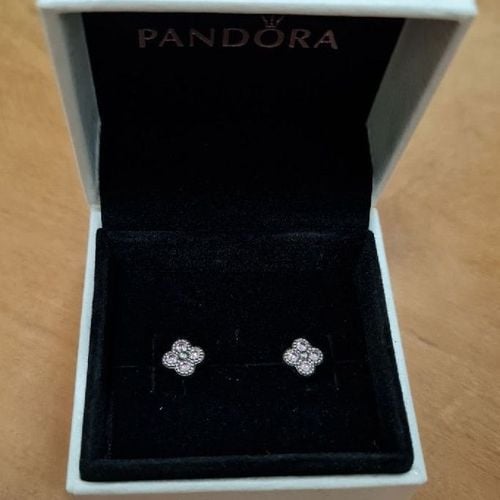 brinco flor oriental pandora 88760729?action_source=67326&ref=home_home&rsp=1&rspix=1