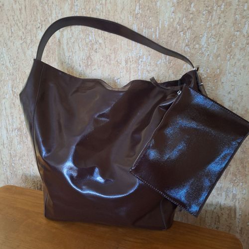 bolsa zara de couro envernizado marrom 148969924?action_source=75772&ref=home_home&rsp=1&rspix=1