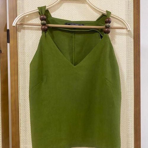 regata shoulder viscose e linho com contas de madeira 136962671?action_source=70657&ref=home_home&rsp=1&rspix=1