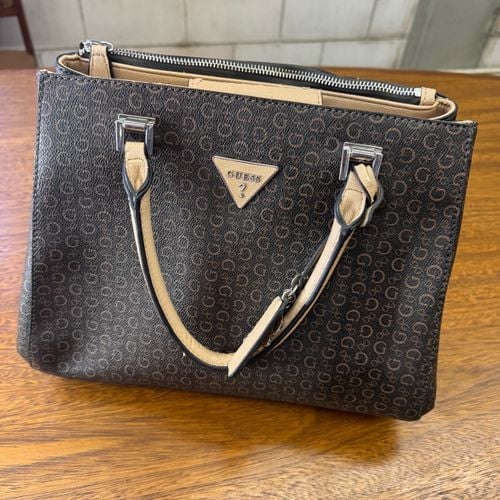bolsa guess meridian feminina marrom 140588585?action_source=70655&ref=home_home&rsp=1&rspix=1