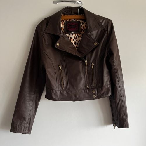 jaqueta cropped de couro feminina marrom p 145159640?action_source=67222&ref=home_home&rsp=1&rspix=1