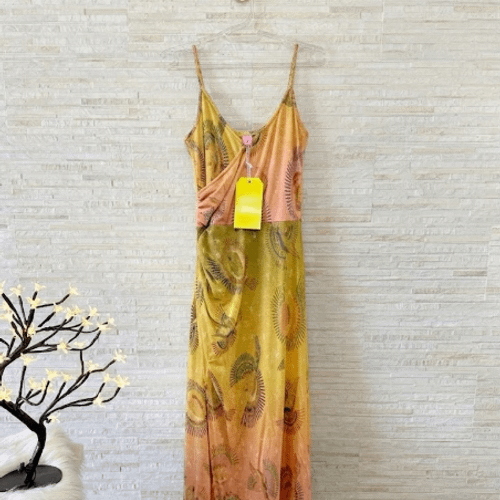vestido farm tag lurex dourado novo com etiqueta araras love brilhante midi 151801599?action_source=76858&ref=home_home&rsp=1&rspix=1