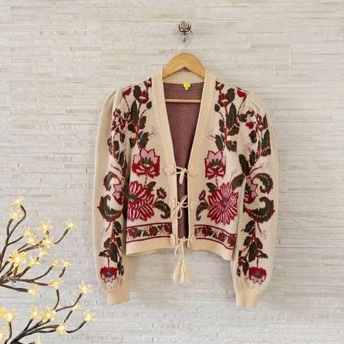 tricot farm la romance de flor mangas bufantes off white floral composicao la poliamida e acrilico 151432201?action_source=76563&ref=home_home&rsp=1&rspix=1