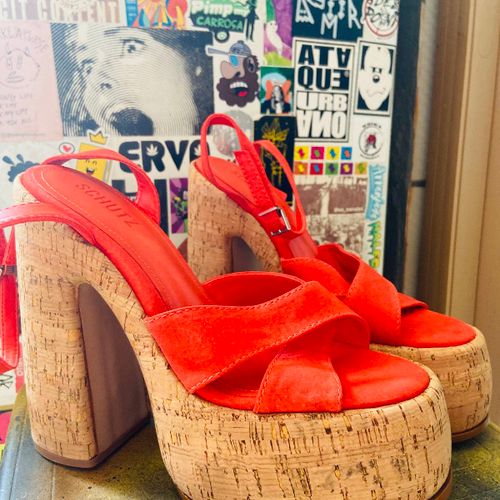 sandalia meia pata pattie couro vermelha schutz n39 134101790?action_source=64649&ref=home_home&rsp=1&rspix=1