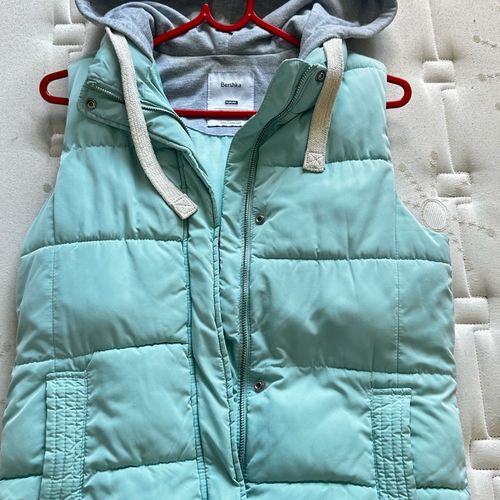 colete bershka tiffany com capuz 138550182?action_source=69599&ref=home_home&rsp=1&rspix=1