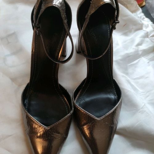 sandalia bershka bronze 36 138750325?action_source=69599&ref=home_home&rsp=1&rspix=1