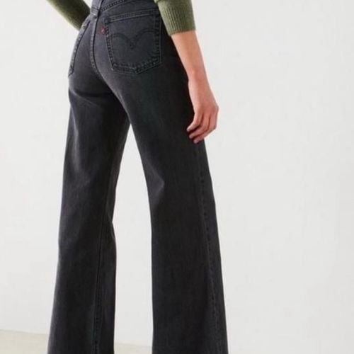 calca jeans levi s ribcage bell preta 42 141027463?action_source=70522&ref=home_home&rsp=1&rspix=1