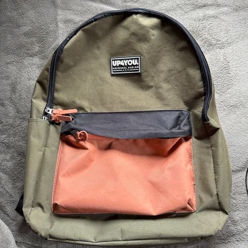 mochila verde musgo up4you original usada 134301337?action_source=67388&ref=home_home&rsp=1&rspix=1