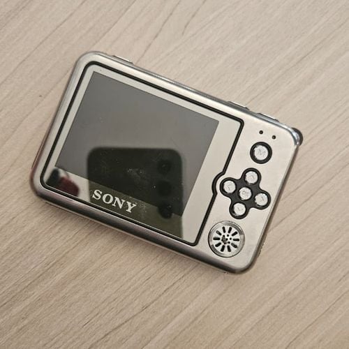 camera analogica antiga sony prata 2gb vintage raridade modelo japones 128674053?action_source=31319&ref=home_home&rsp=1&rspix=1