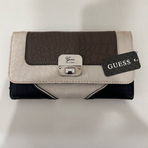 carteira feminina guess 105486544?action_source=77090&ref=home_home&rsp=1&rspix=1