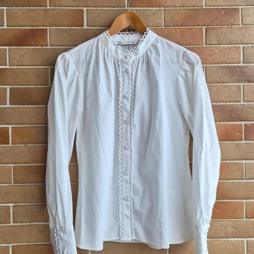 zara camisa com detalhe 150485485?action_source=76396&ref=home_home&rsp=1&rspix=1