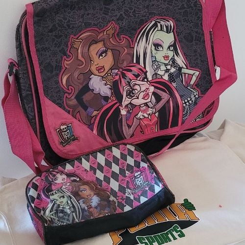 mochila carteiro e estojo monster high mattel 125977718?action_source=66794&ref=home_home&rsp=1&rspix=1