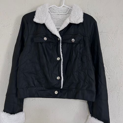 jaqueta feminina couro fake preta 145815619?action_source=31319&ref=home_home&rsp=1&rspix=1