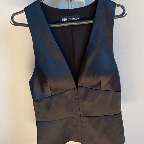 top zara preto 148351643?action_source=75772&ref=home_home&rsp=1&rspix=1