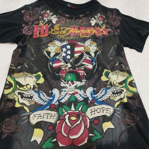 camiseta ed hardy preta pedraria 141696536?action_source=72701&ref=home_home&rsp=1&rspix=1