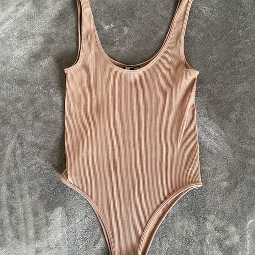 body marrom zara canelado 149839254?action_source=76396&ref=home_home&rsp=1&rspix=1