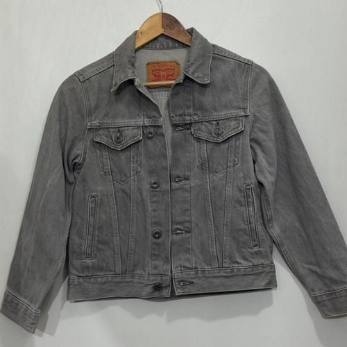 jaqueta jeans levi s feminina cinza m 150120058?action_source=75473&ref=home_home&rsp=1&rspix=1