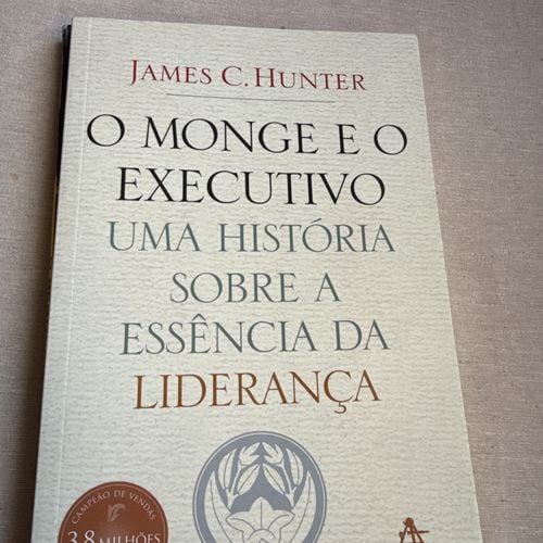 livro o monge e o executivo james c hunter 149182143?action_source=75770&ref=home_home&rsp=1&rspix=1