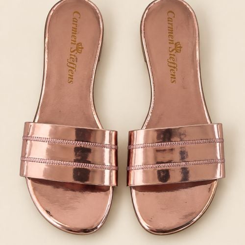 sandalia rasteira carmen steffens metalizada rose 153043004?action_source=77221&ref=home_home&rsp=1&rspix=1