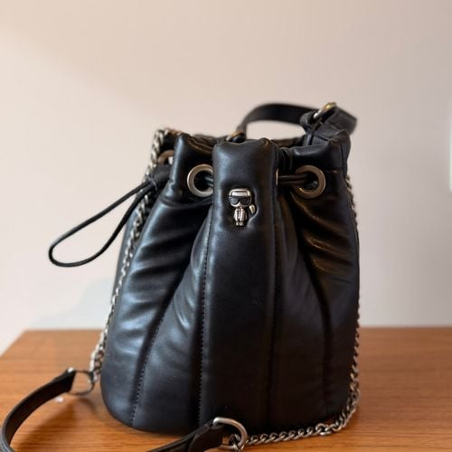 bolsa karl lagerfeld bucket bag preta 145483724?action_source=72470&ref=home_home&rsp=1&rspix=1