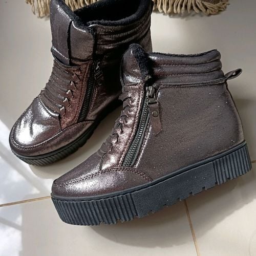bota metalizada forrada pelinho 142159762?action_source=71711&ref=home_home&rsp=1&rspix=1